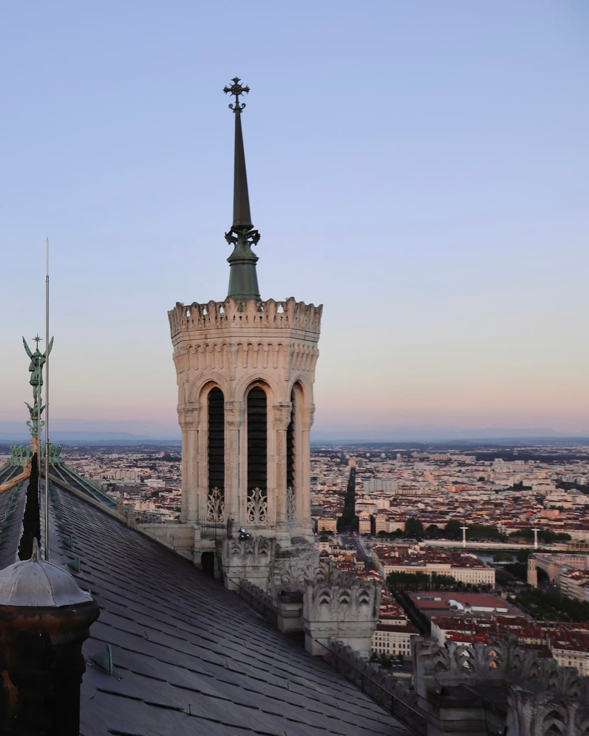 Panorama de Lyon au crépuscule, depuis la basilique de Fourvière
